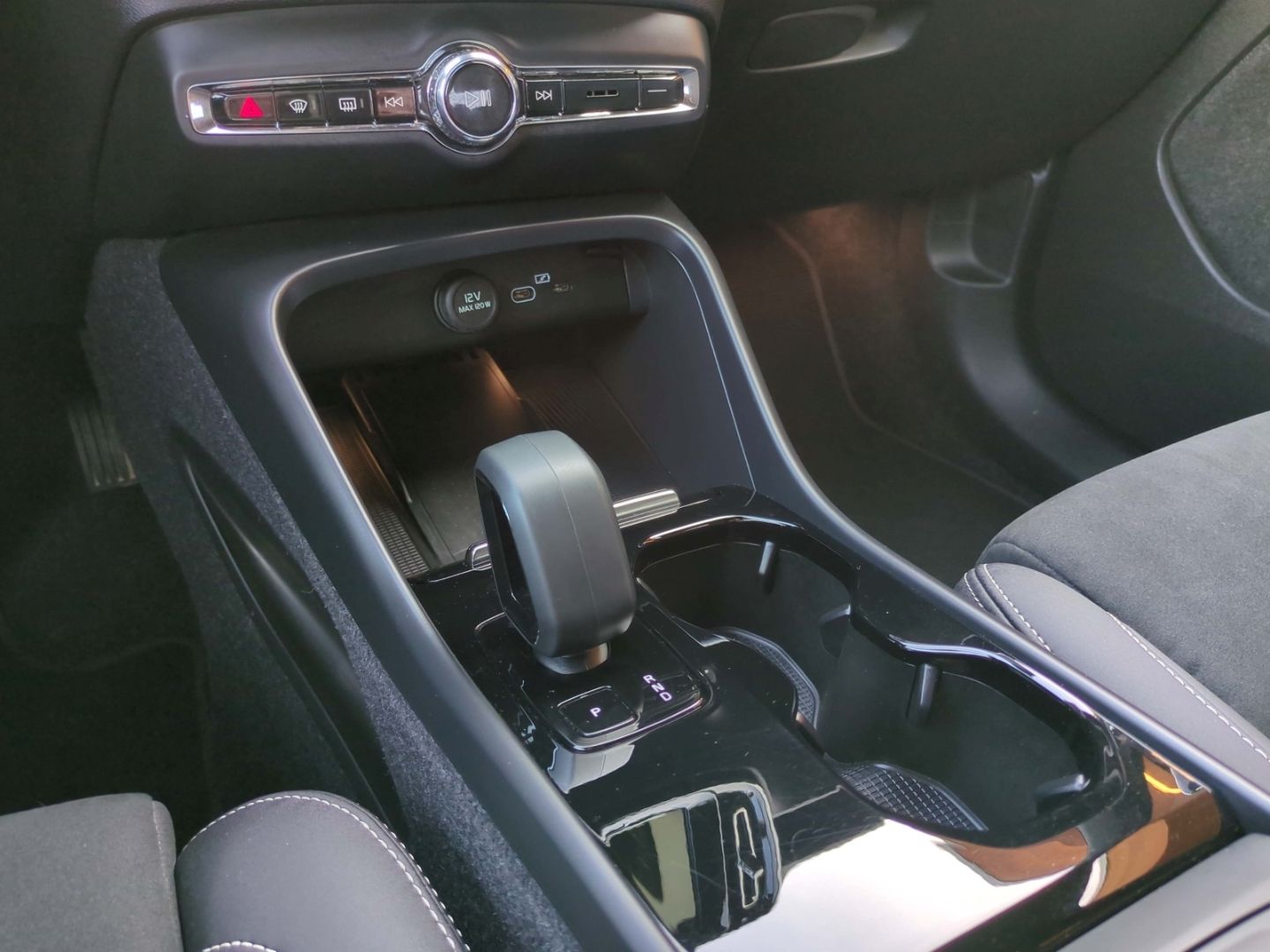 Volvo XC40 Core Recharge Pure Electric 2WD StandHZG AH