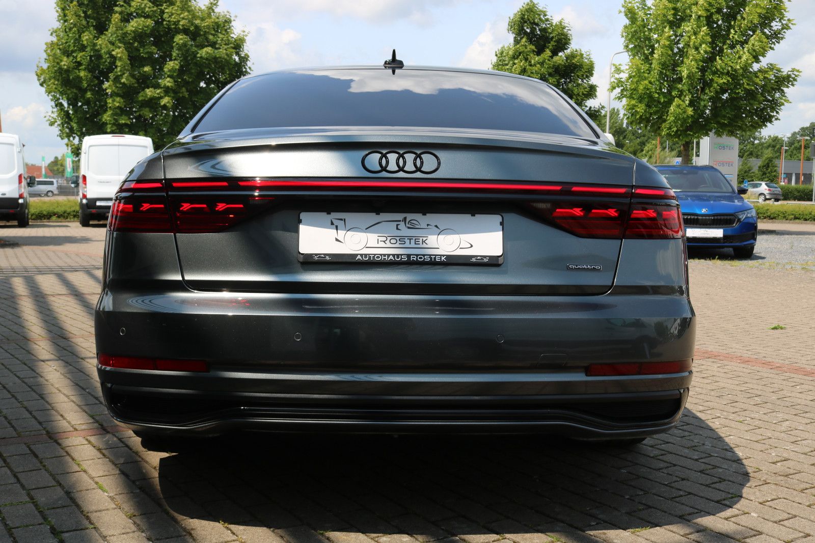 Audi A8 L 60 TFSI e Lang S line - Samsaru's Car Outlet