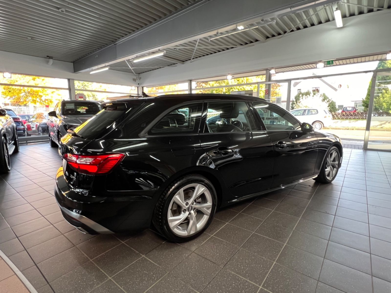 Audi A4 Avant 35 TDI S line - Samsaru's Car Outlet