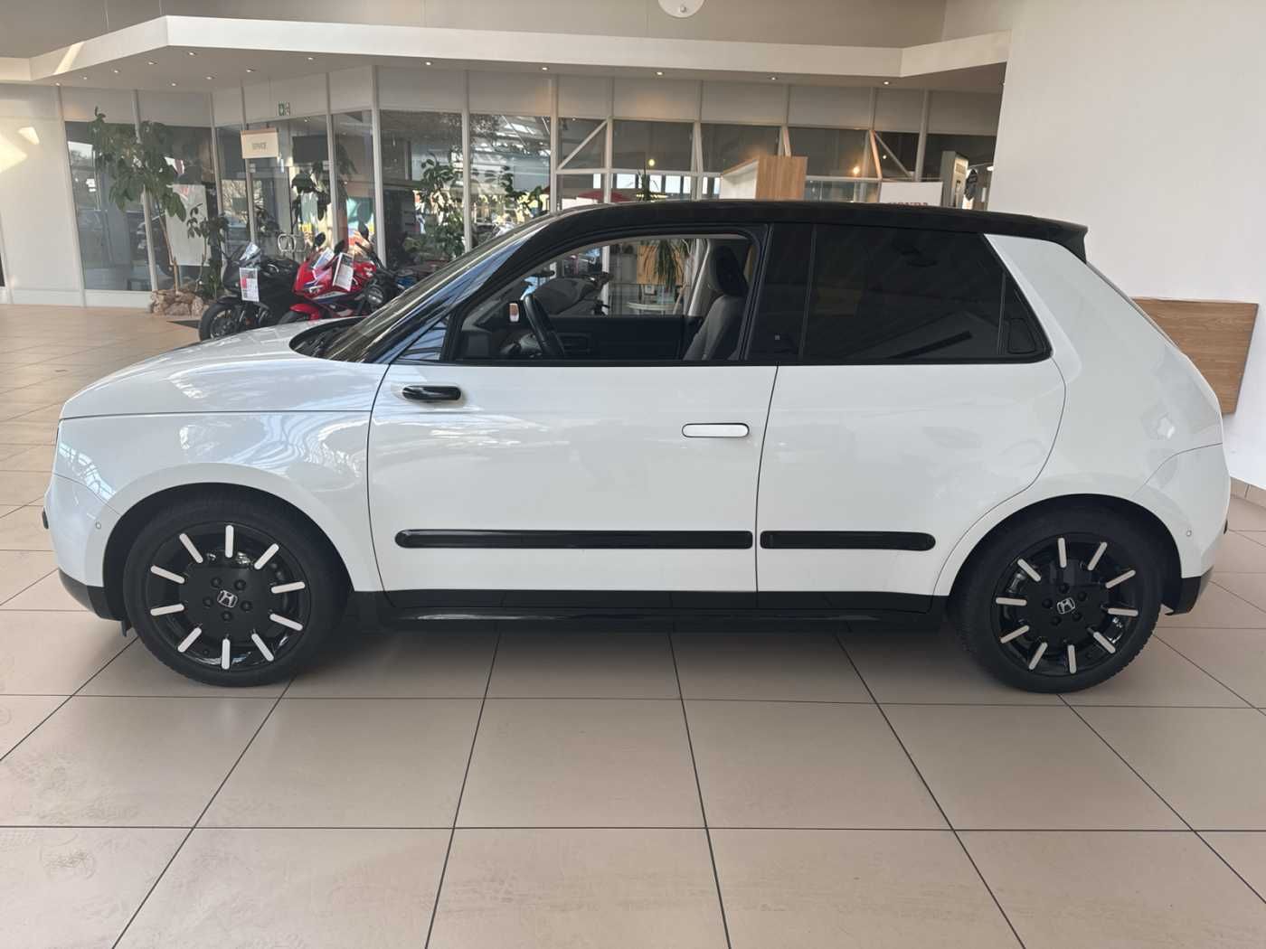 Honda e e Advance 17-Zoll *Ganzjahresreifen*