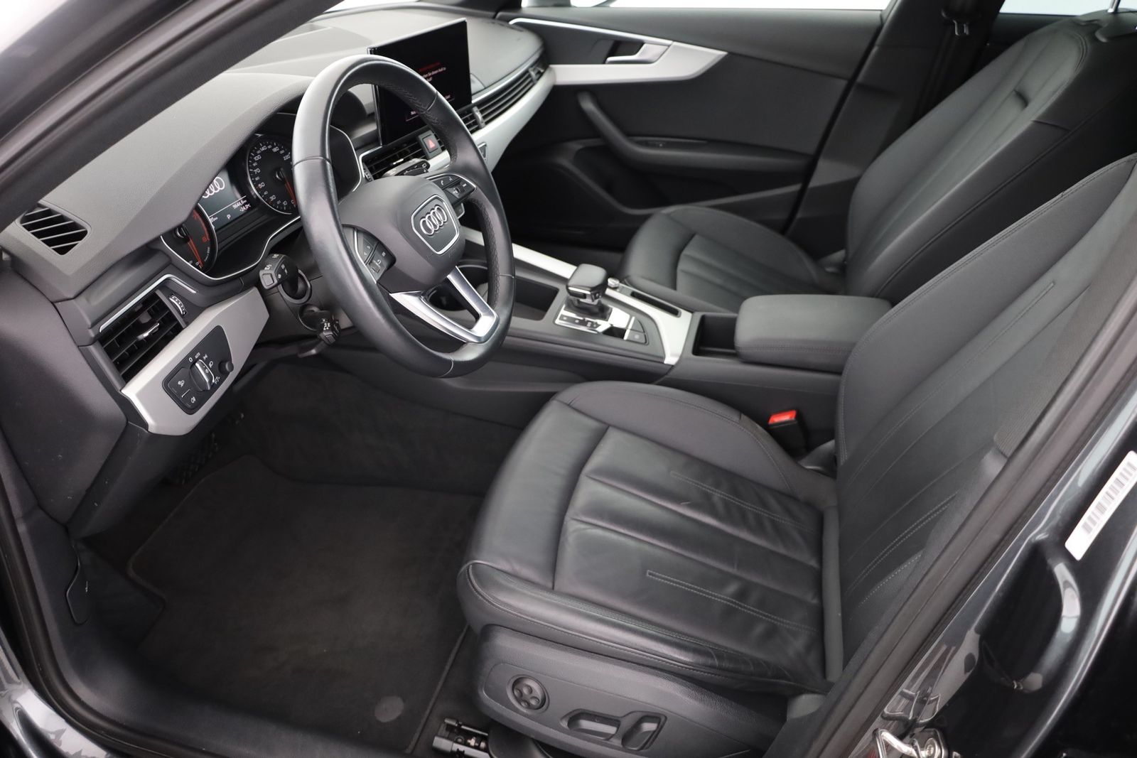 Audi A4 Avant 35 TFSI S-Line - Samsaru's Car Outlet