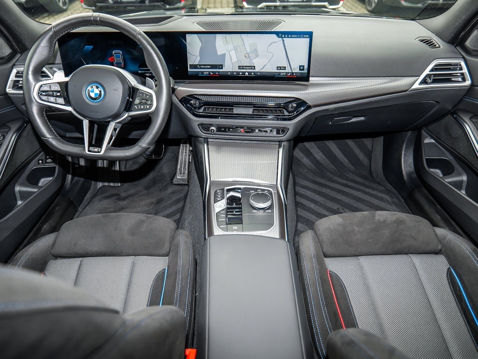 BMW 330e xDrive Touring M Sport HUD PANO ACC AHK LM
