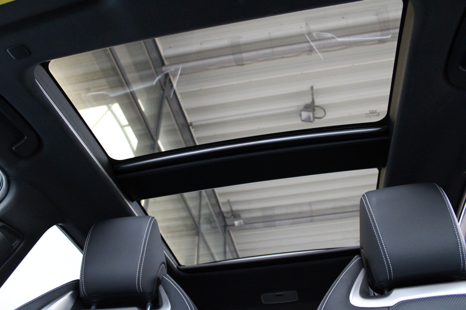 Toyota Corolla 2.0 Hybrid Lounge - Samsaru's Car Outlet