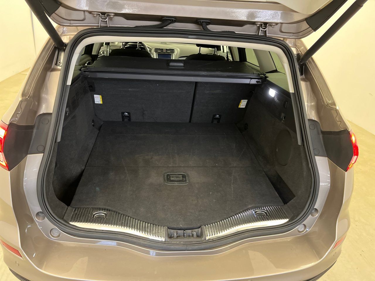 Ford Mondeo 2.0 EcoBlue Titanium - Samsaru's Car Outlet