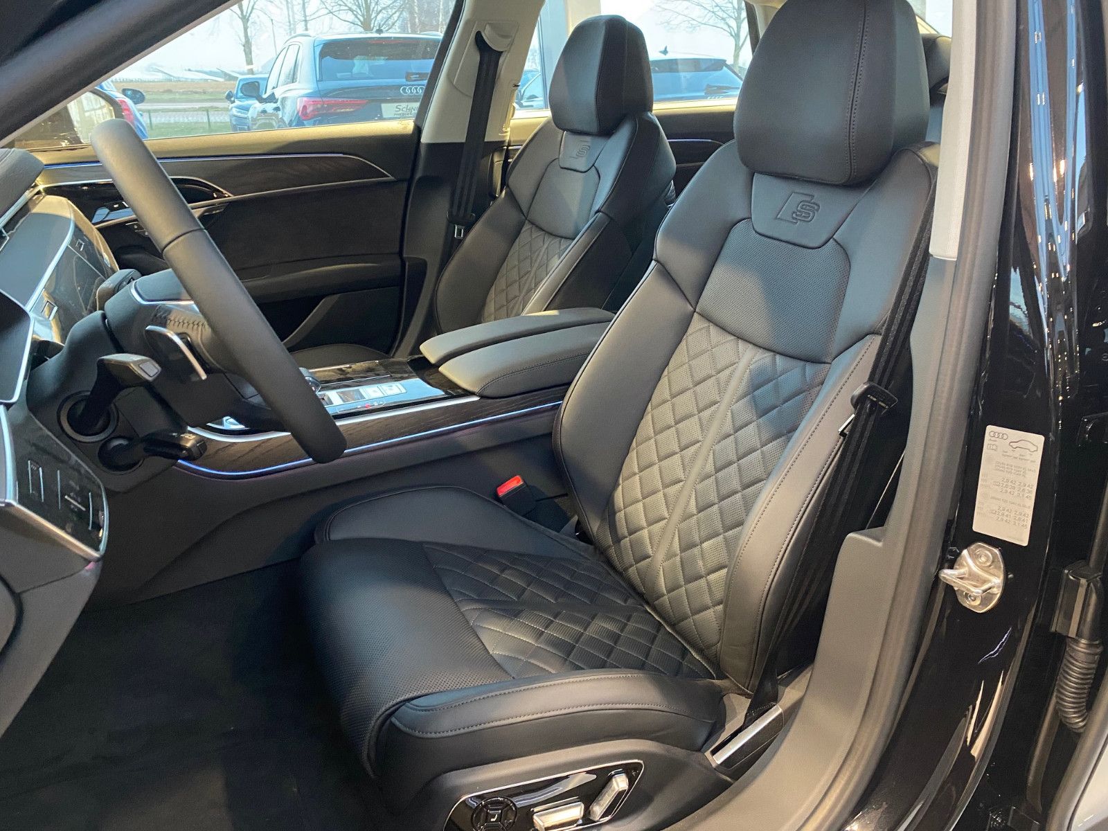 Audi A8 60 TFSI e quattro - Samsaru's Car Outlet