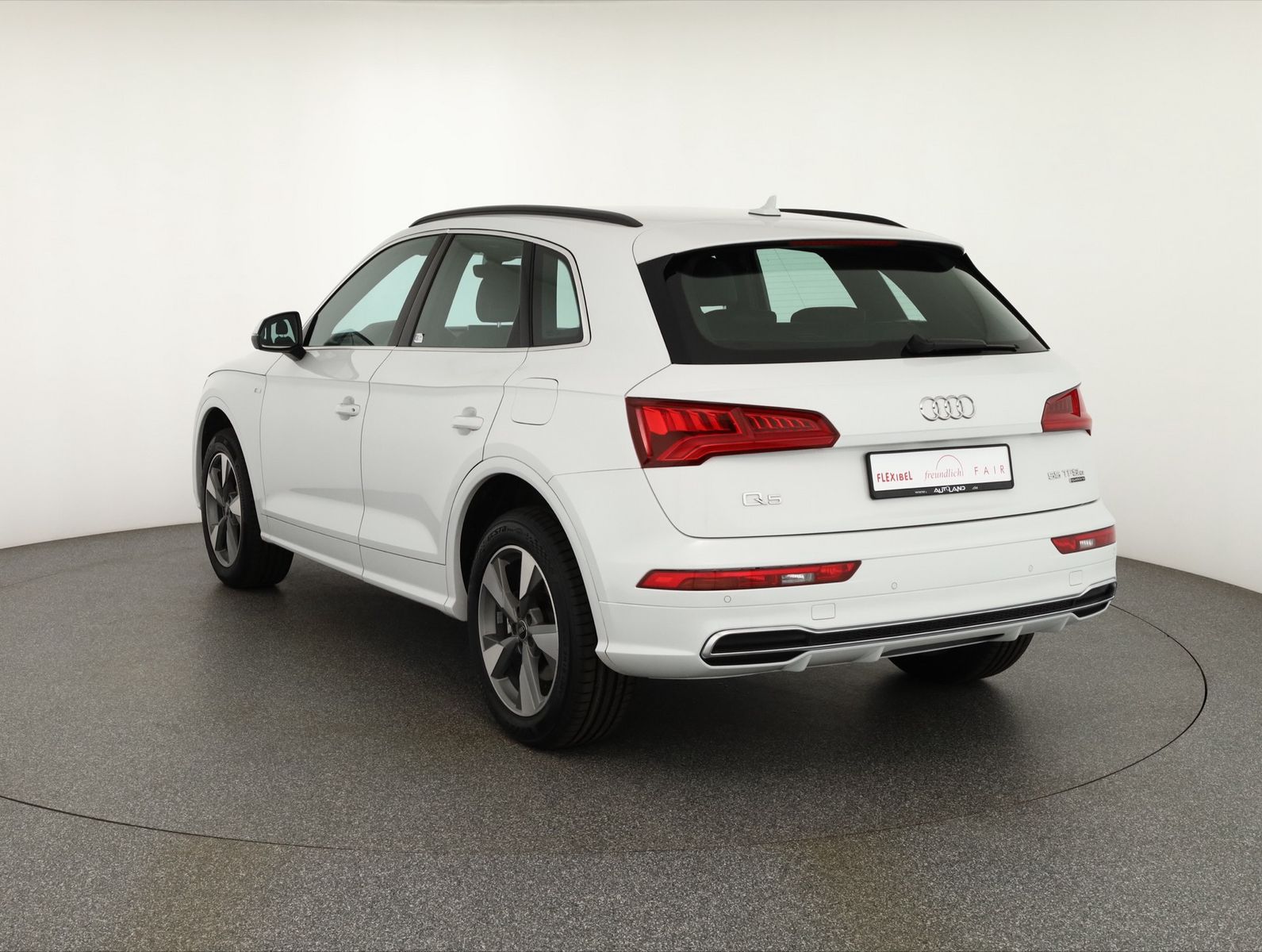 Audi Q5 55 TFSIe 2x S-Line quattro - Samsaru's Car Outlet
