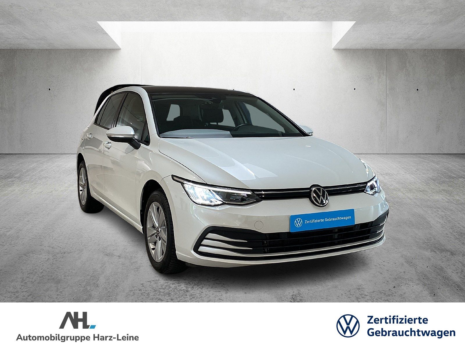 Volkswagen Golf VIII 1.5 TSI Life - Samsaru's Car Outlet