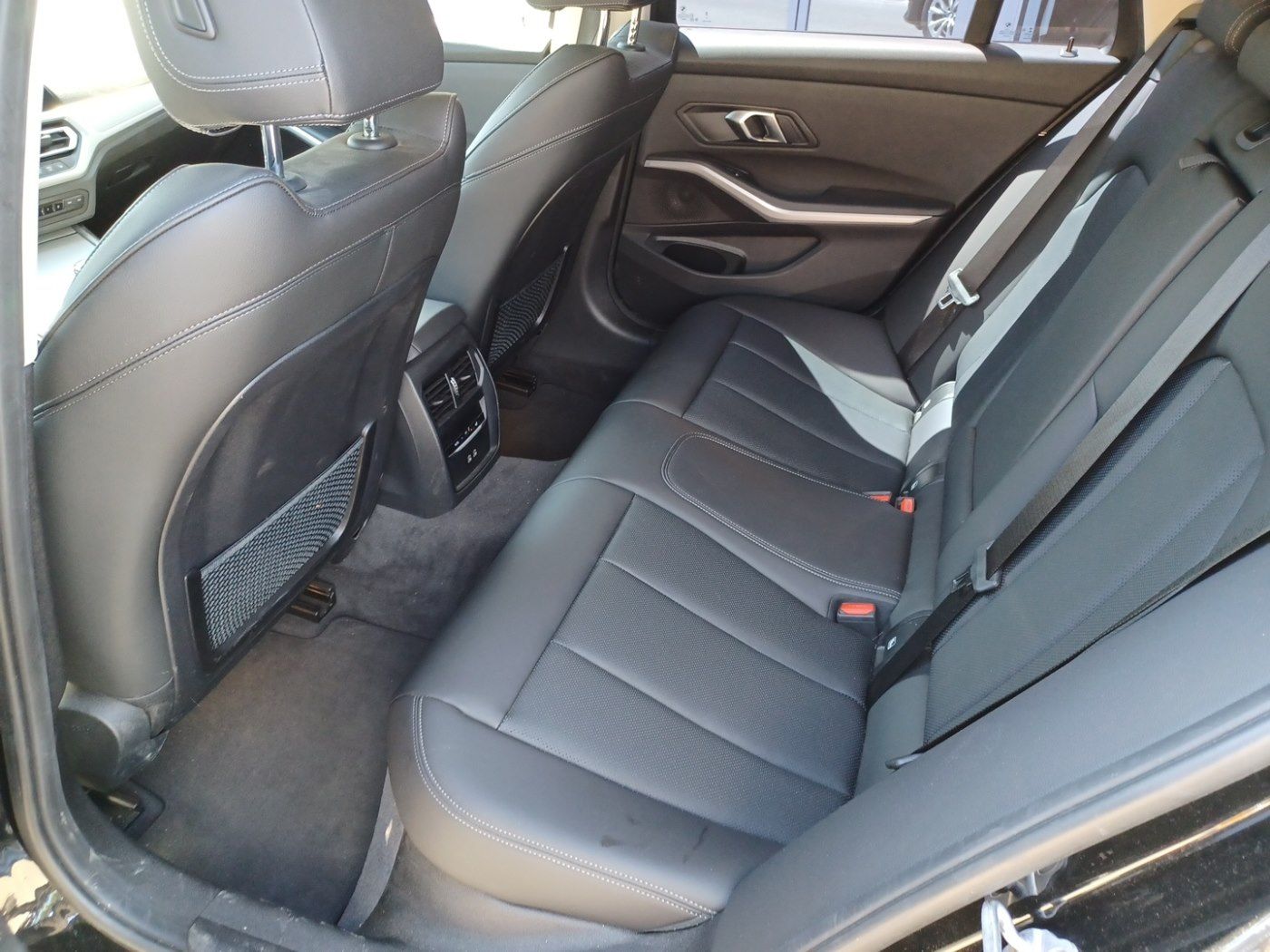 BMW 320d Touring Advantage - Samsaru's Car Outlet