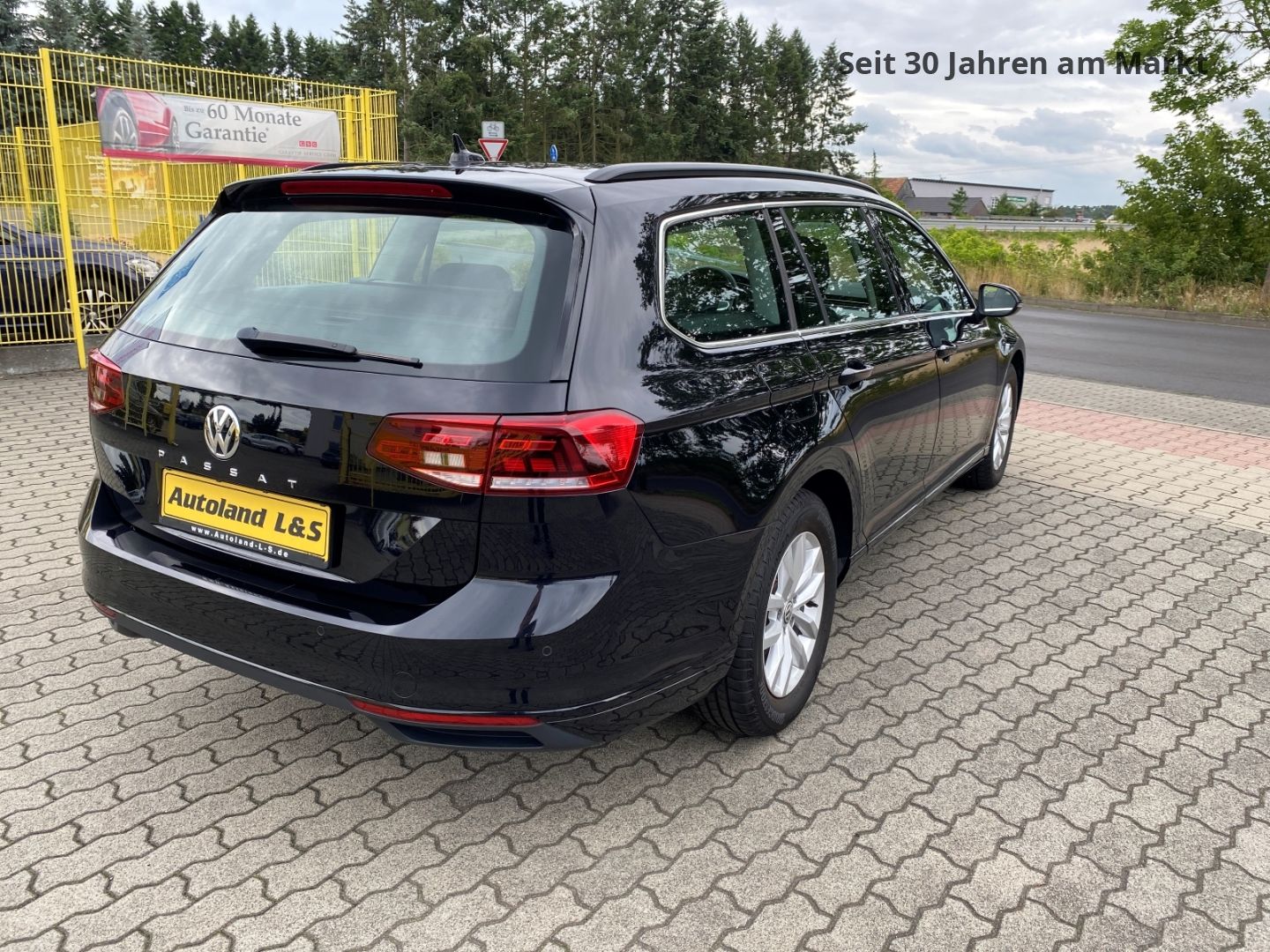 Volkswagen Passat Variant Business 2.0 TDI - Samsaru's Car Outlet