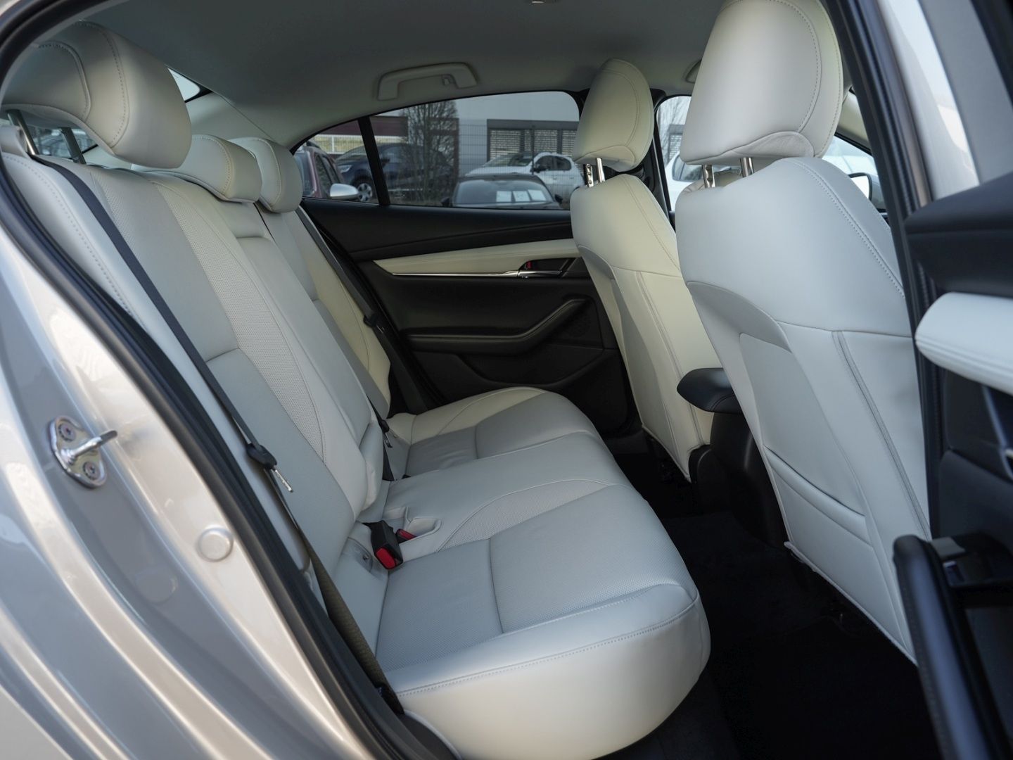 Mazda 3 Fastback Exclusive-Line   BOSE+RFK+PDC+NAVI