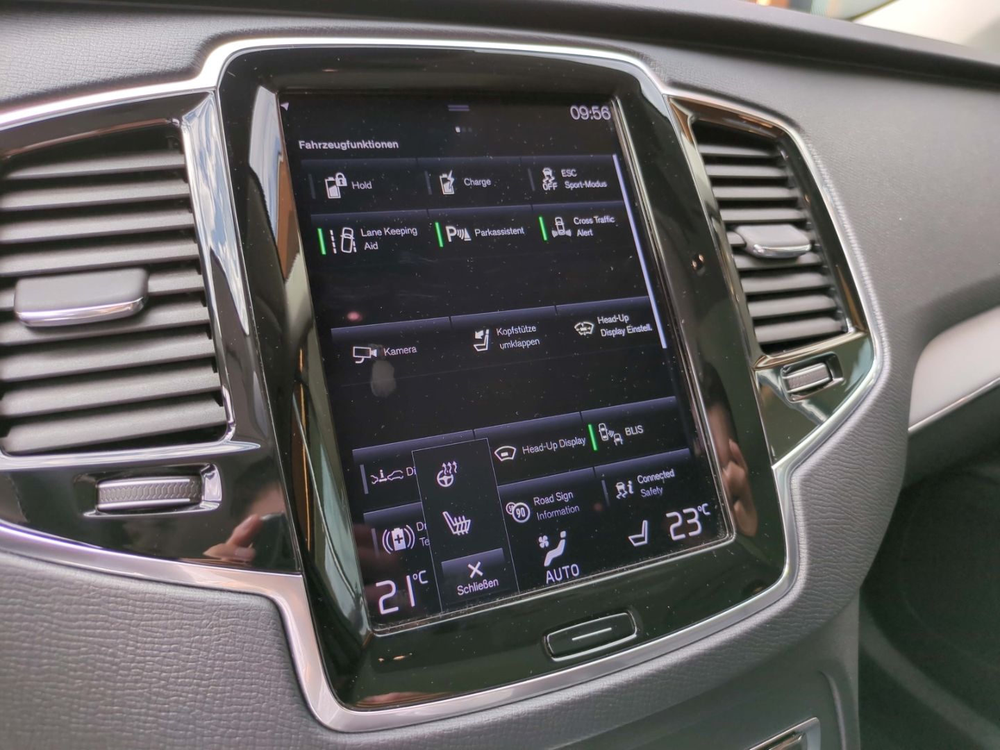 Volvo XC90 R Design Expression Recharge Plug-In Hybrid - Samsaru's Car Outlet
