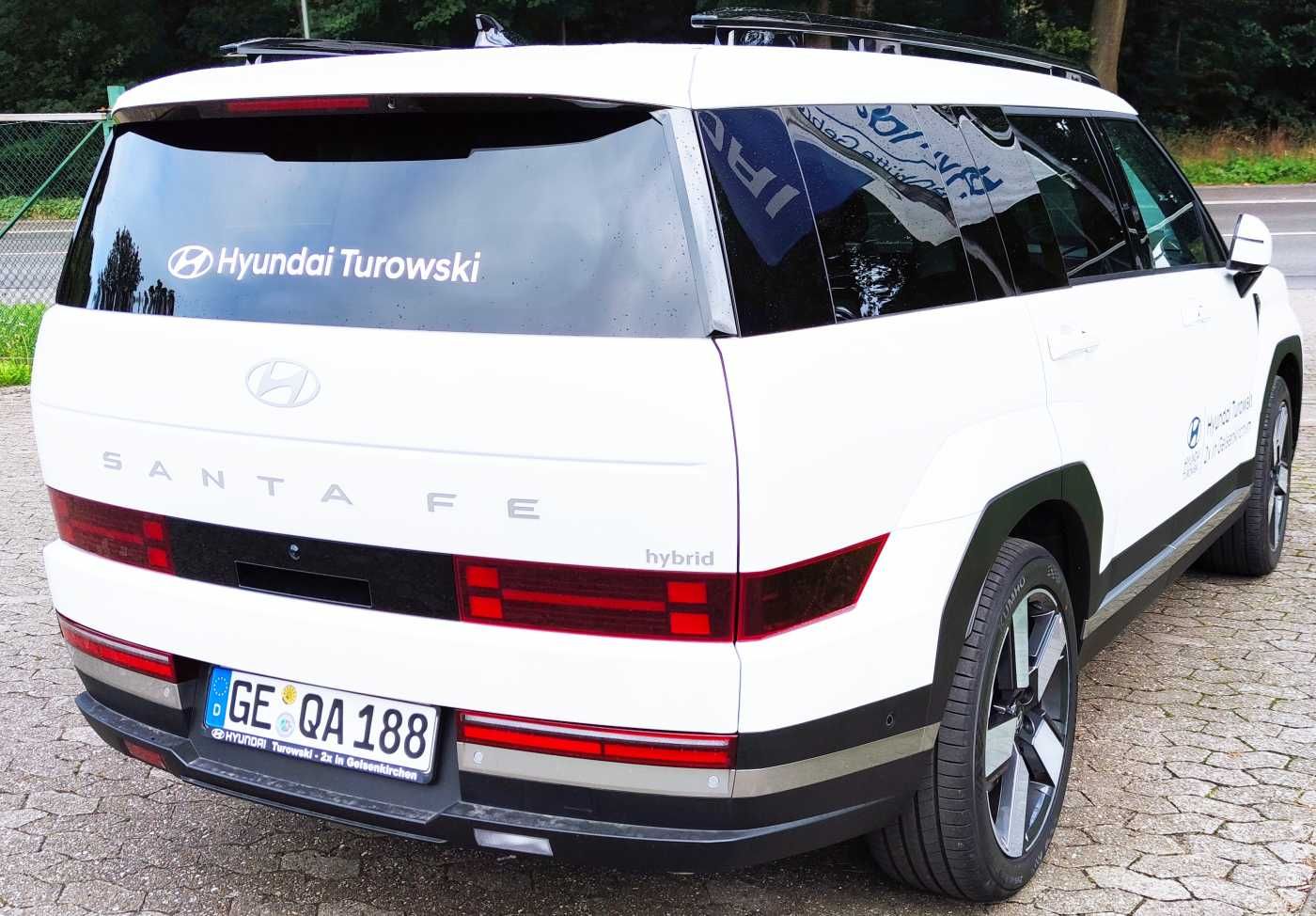Hyundai Santa Fe Hybrid 4WD Signature - Samsaru's Car Outlet