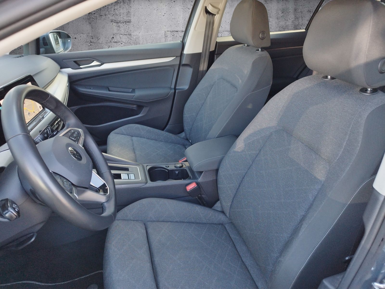 Volkswagen Golf VIII Variant Life 2.0 TDI DSG - Samsaru's Car Outlet
