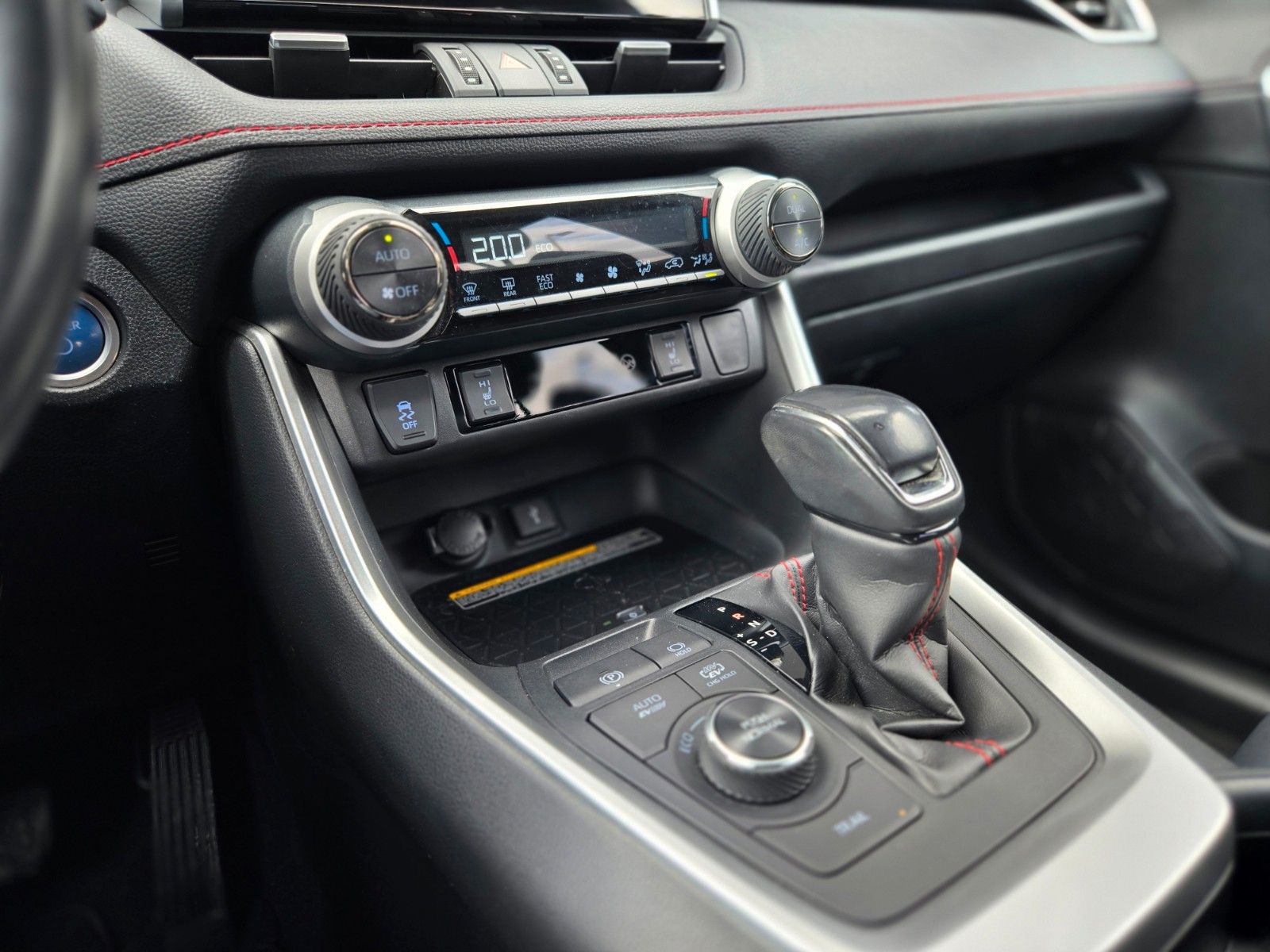 Toyota RAV 4 Hybrid Plug-in - Samsaru's Car Outlet