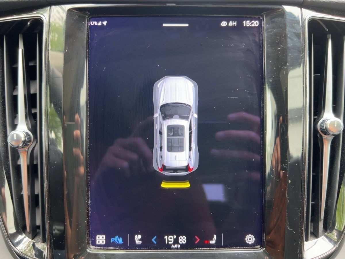 Volvo XC 60 T6 Plug-In Panorama Allrad Luftfahrwerk