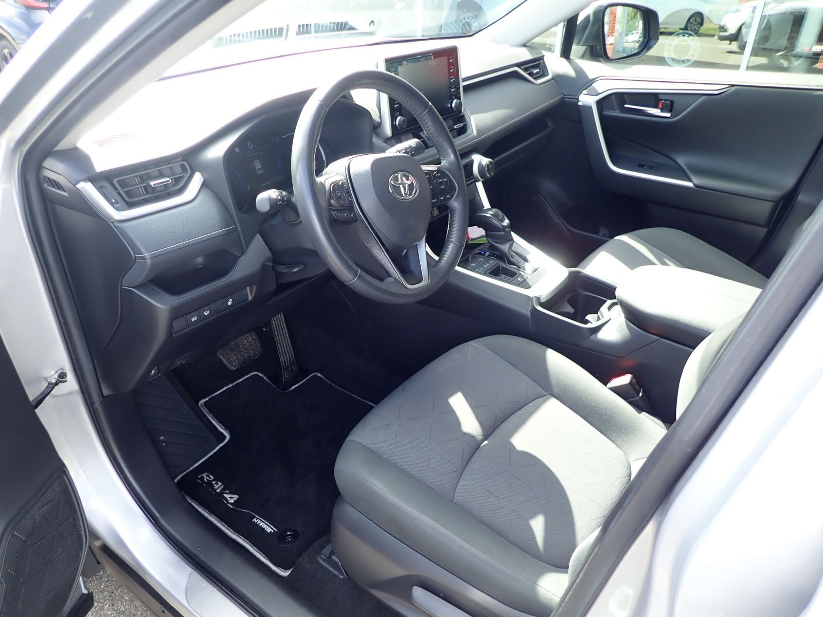 Toyota RAV 4 Hybrid - Samsaru's Car Outlet