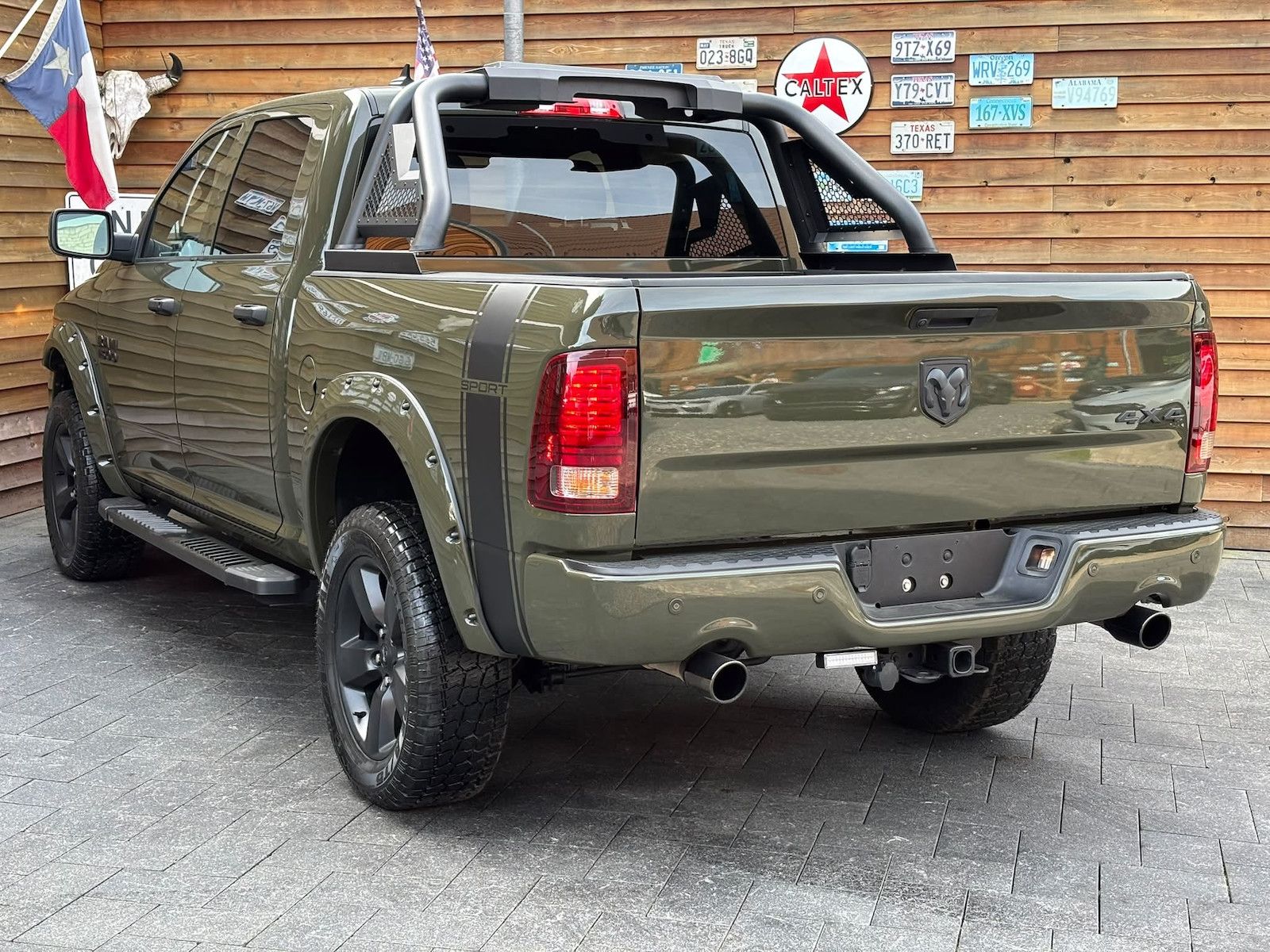 Dodge RAM 1500 5,7L Warlock 4x4 LEDER AHK LPG