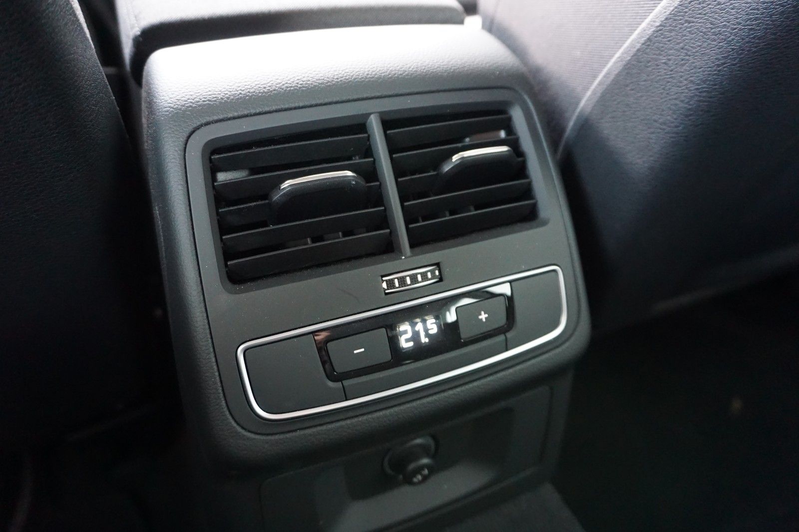 Audi A4 Avant 40 TFSI S tronic S line - Samsaru's Car Outlet