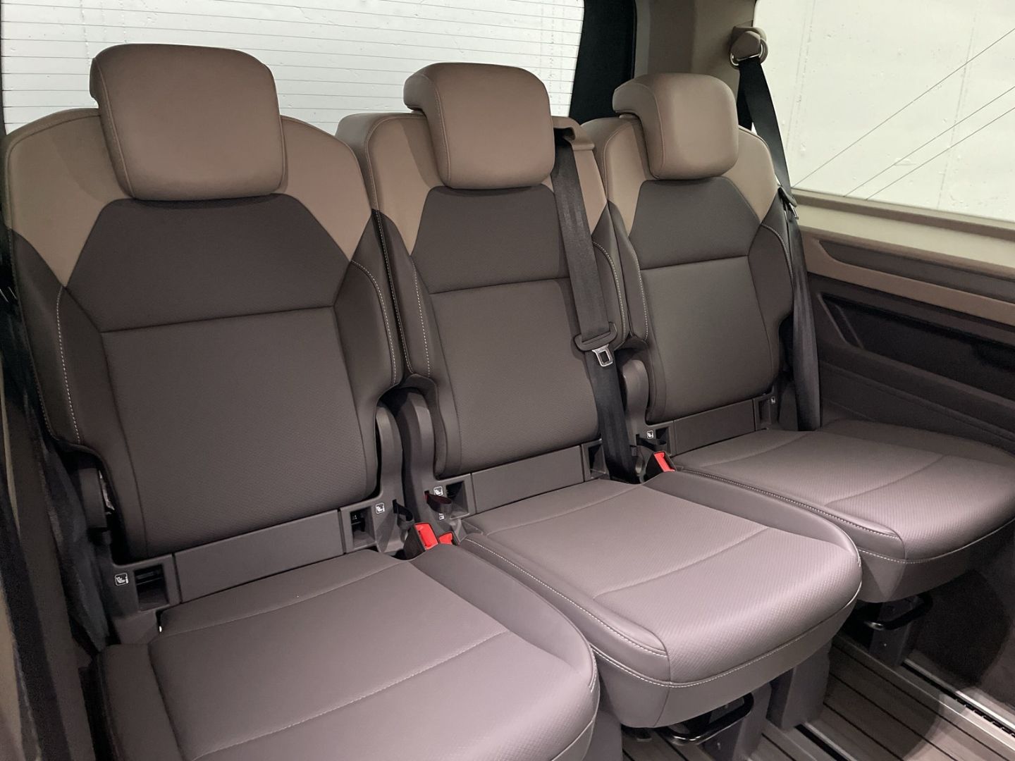 Volkswagen T7 Multivan 2.0 TDI DSG - Samsaru's Car Outlet