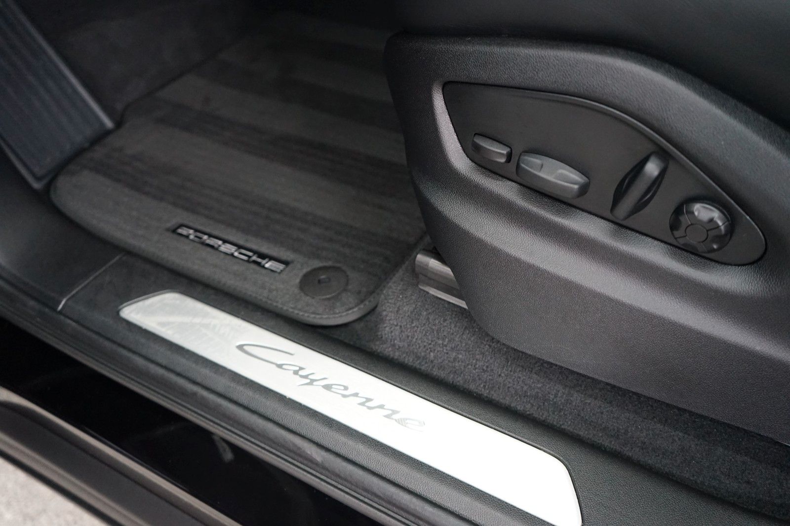 Porsche Cayenne Coupe E-Hybrid/P-Display/HeadUp/PDCC/MEG