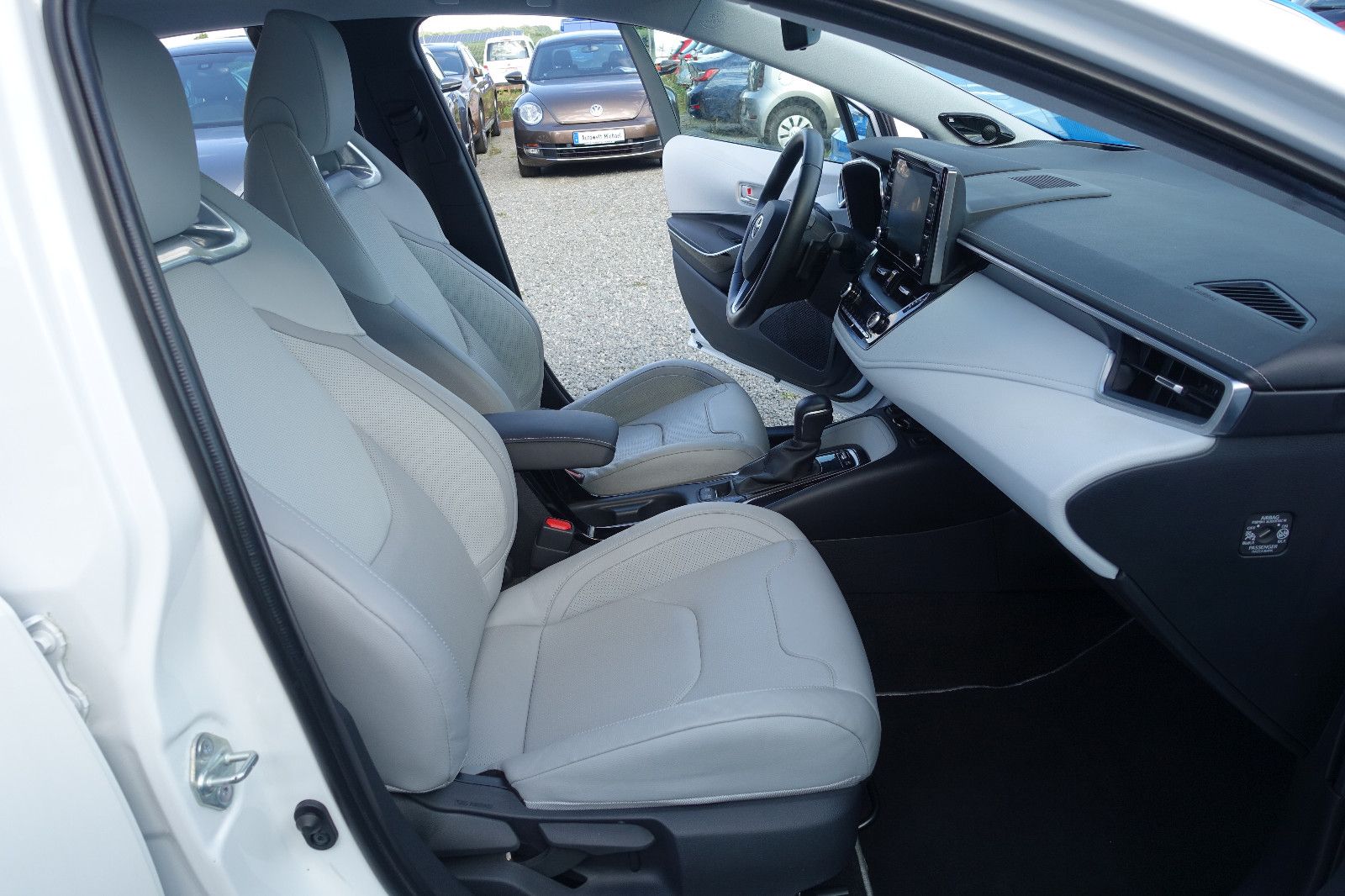 Toyota Corolla 2.0 Hybrid - Samsaru's Car Outlet