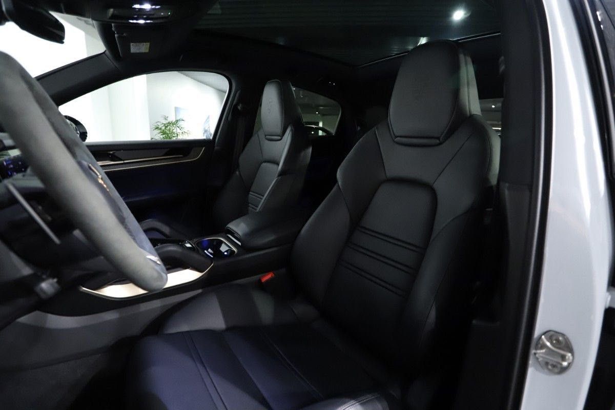 Porsche Cayenne Coupe E-Hybrid 470HP PASS-DISPLAY *VAT*