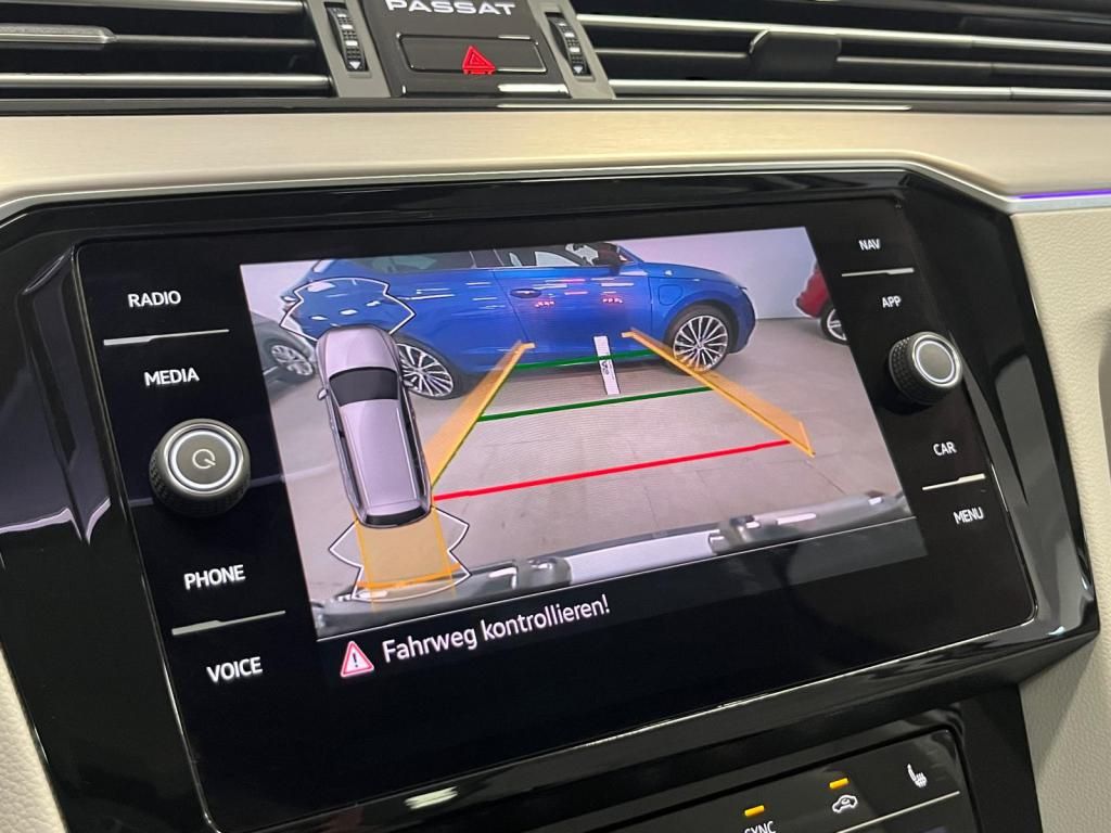 Volkswagen Passat 2.0 TSi R-line DSG - Samsaru's Car Outlet