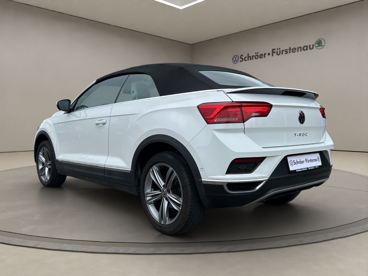 Volkswagen T-Roc Style 1.5 TSI DSG - Samsaru's Car Outlet