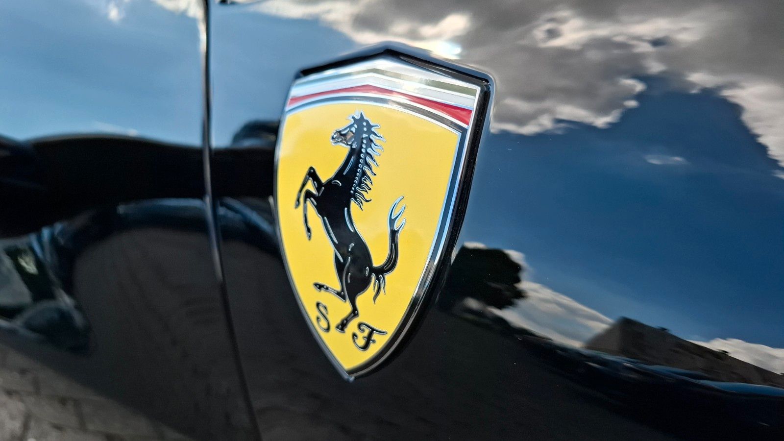 Ferrari 296 GTS DAYTONA STYLE CARBON NP: 385.000 €