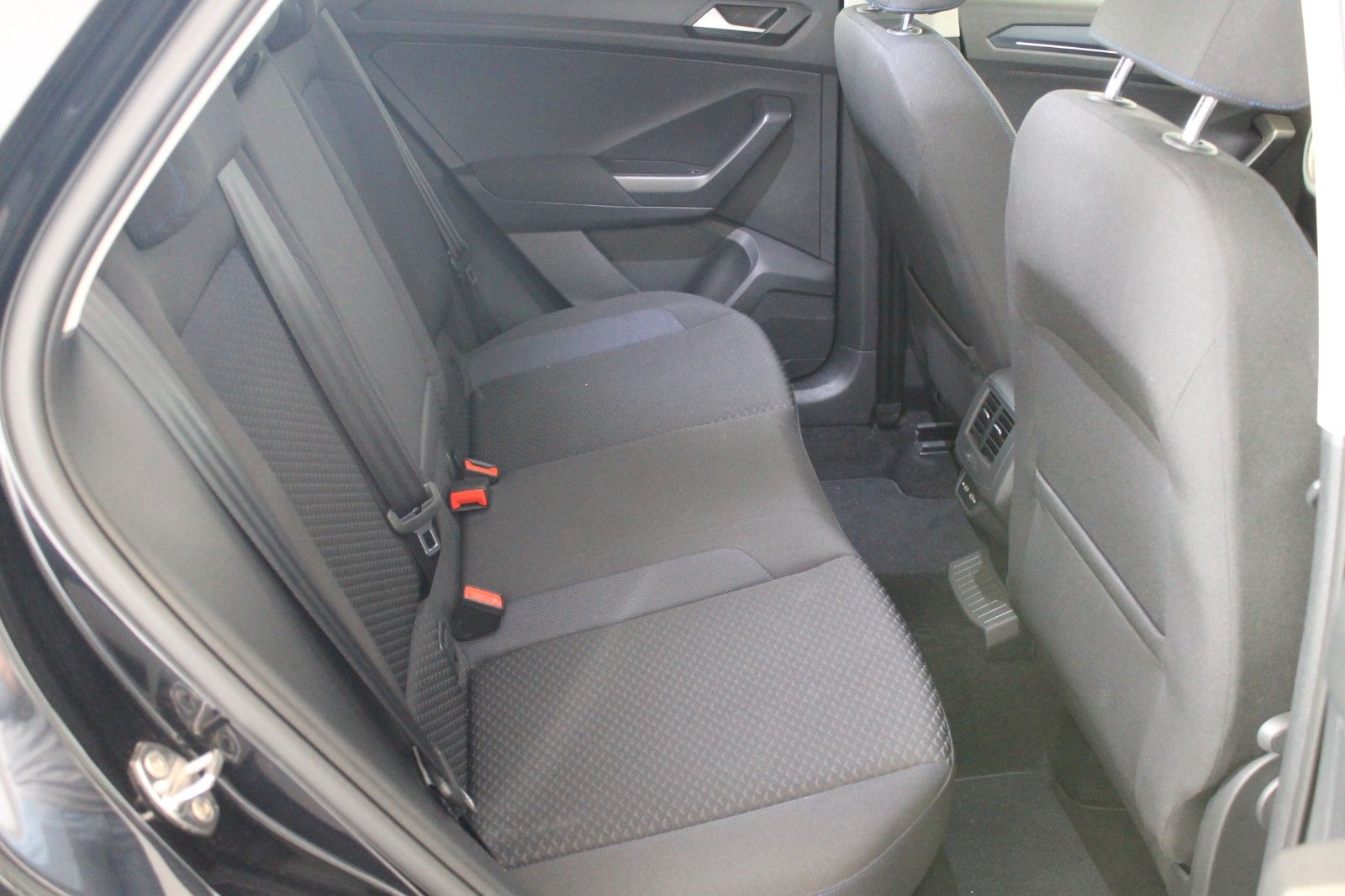 Volkswagen T-Roc United - Samsaru's Car Outlet