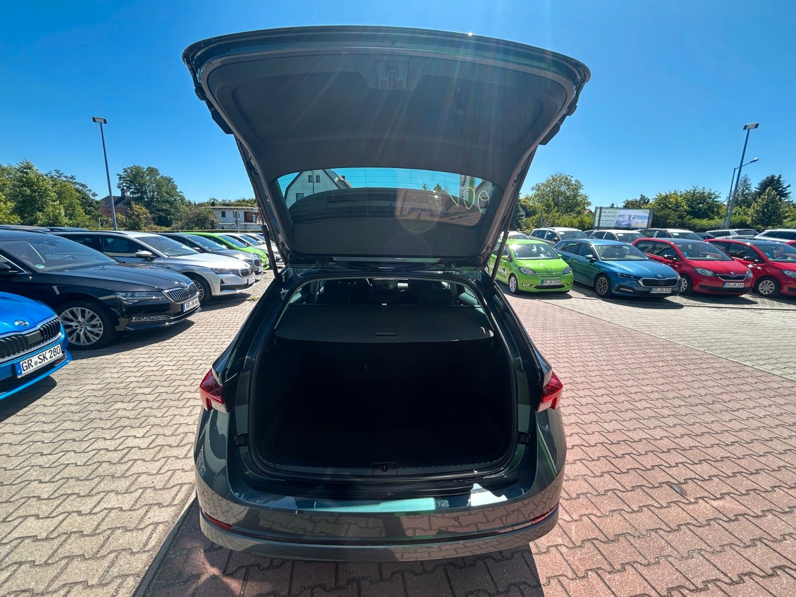 Skoda OCTAVIA Combi 1.5 TSI - Samsaru's Car Outlet