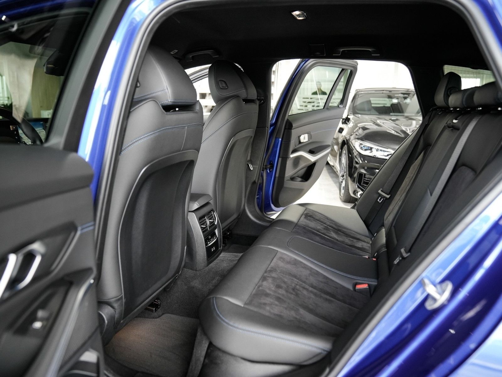 BMW 320d xDrive Touring M Sport - Samsaru's Car Outlet