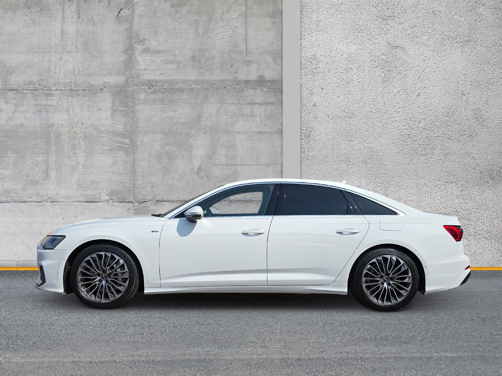 Audi A6 Limousine 50 TFSI e qu S line - Samsaru's Car Outlet