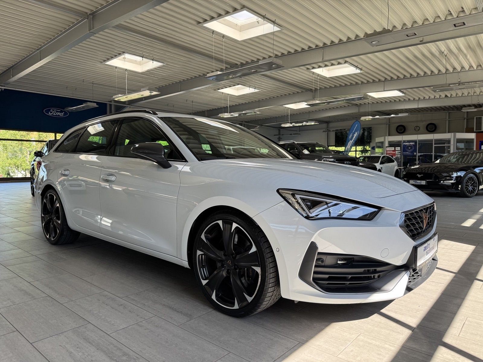 Cupra Leon Sportstourer VZ 4Drive - Samsaru's Car Outlet
