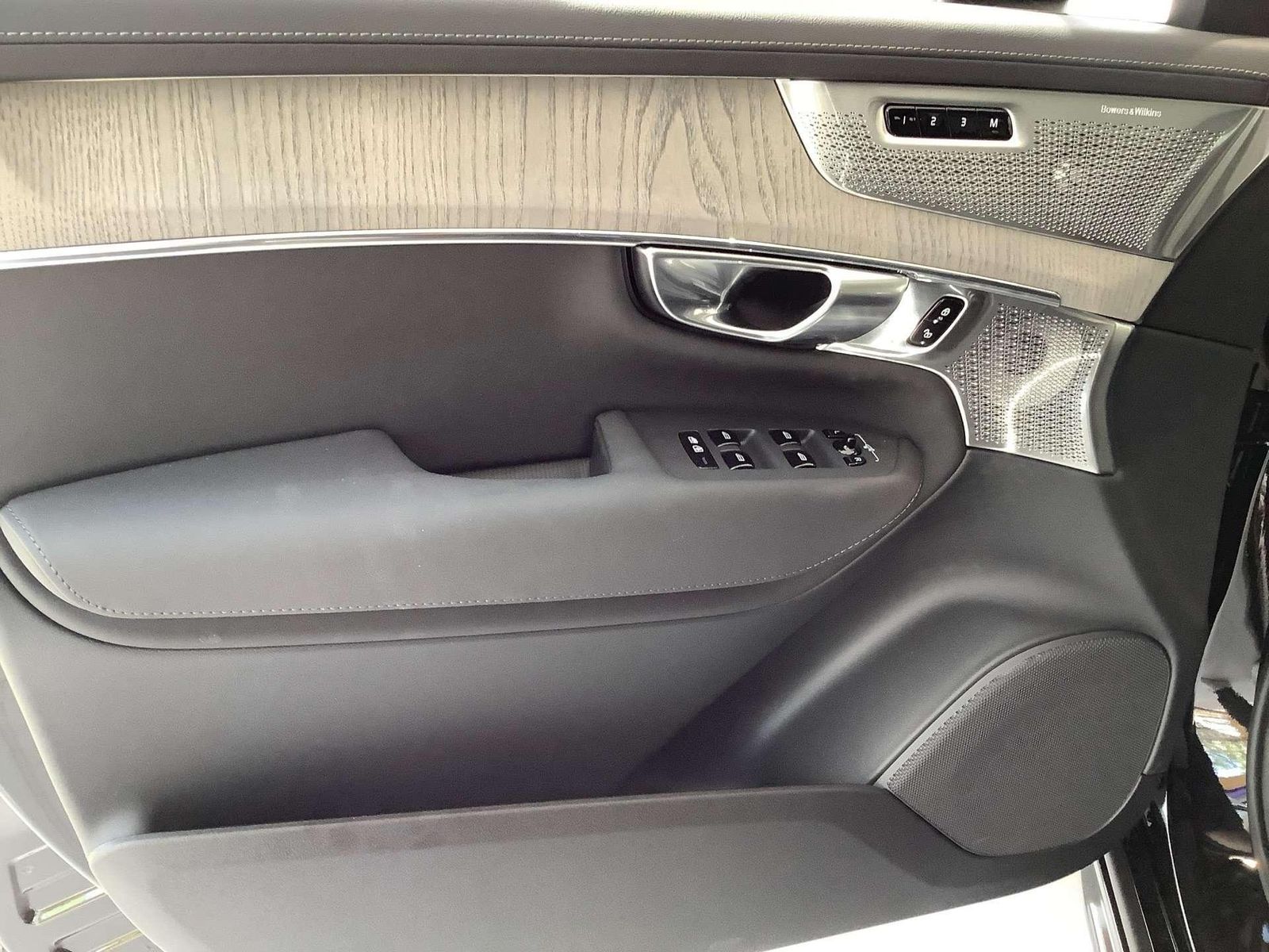 Volvo XC90 Ultra Dark Recharge Plug-In Hybrid AWD