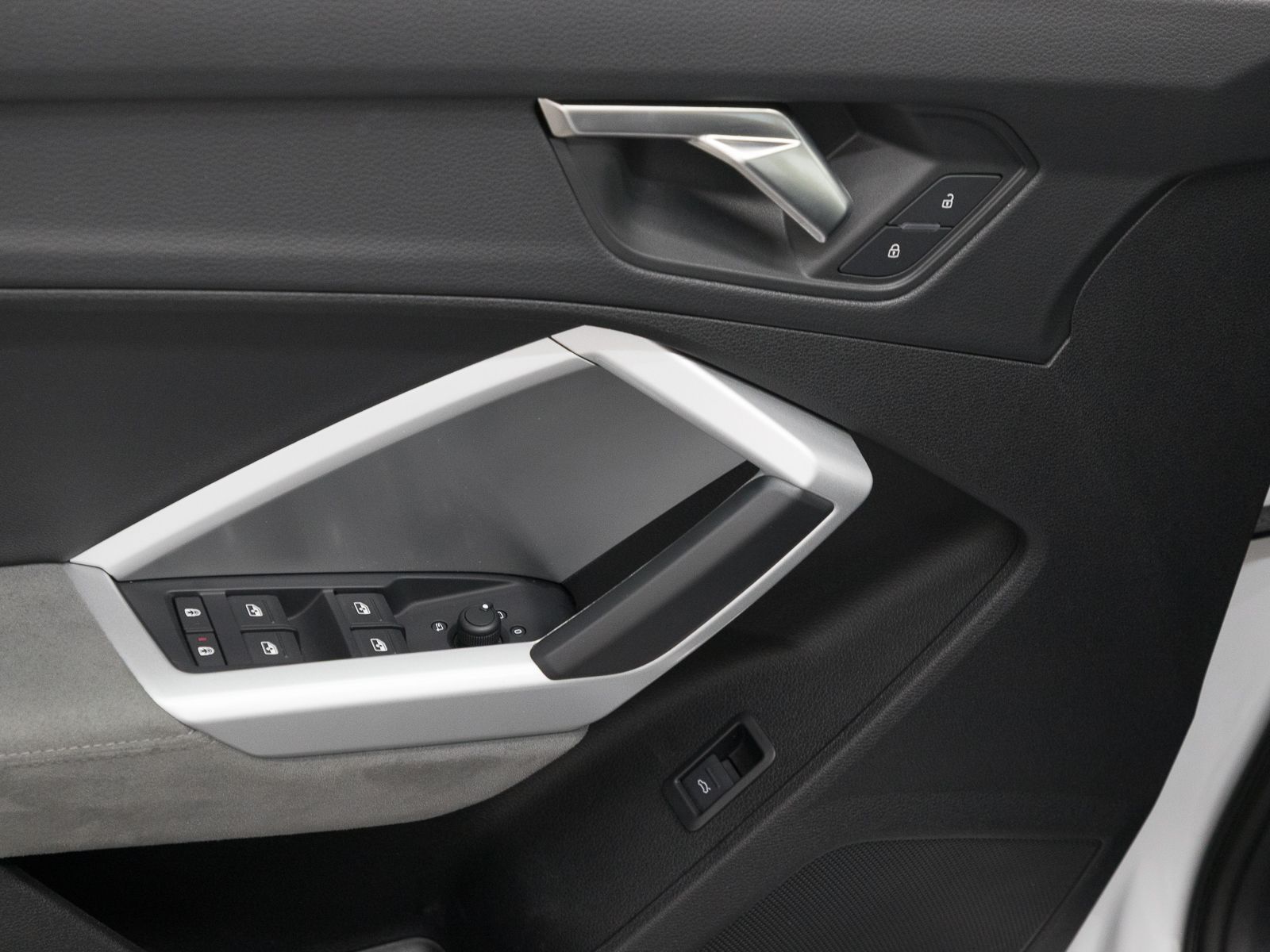 Audi Q3 40 TFSI Q S LINE - Samsaru's Car Outlet