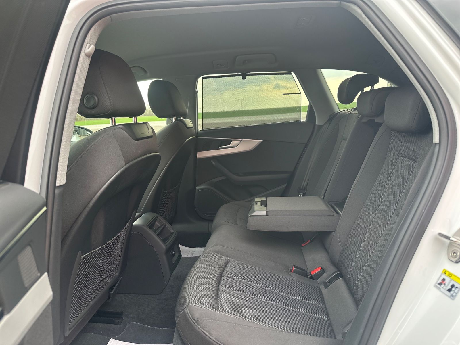 Audi A4 Avant 40 TFSI quattro S line - Samsaru's Car Outlet