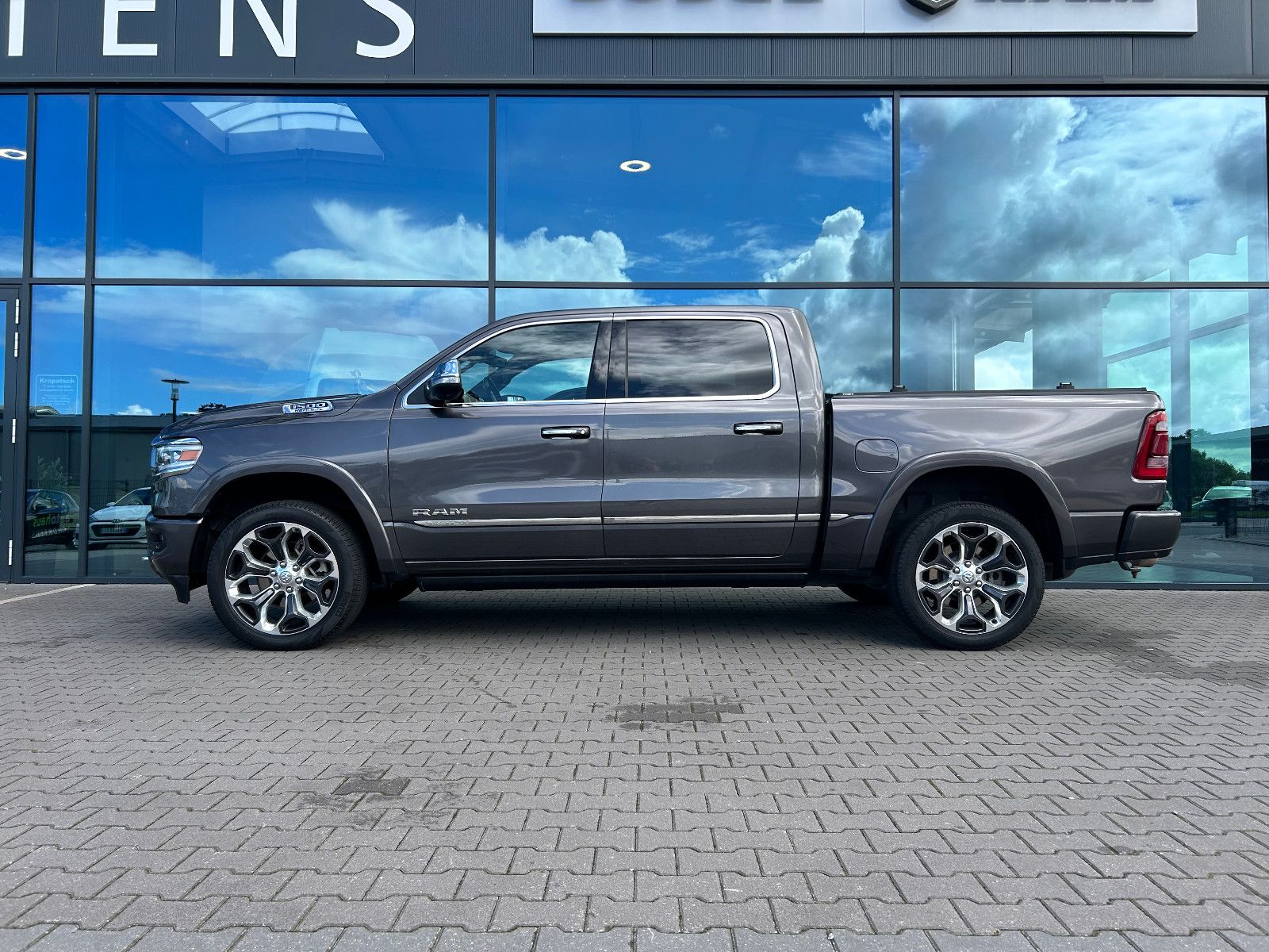 Dodge RAM 1500 Limited LPG Luft LED HUD  Retrax dt.Fzg