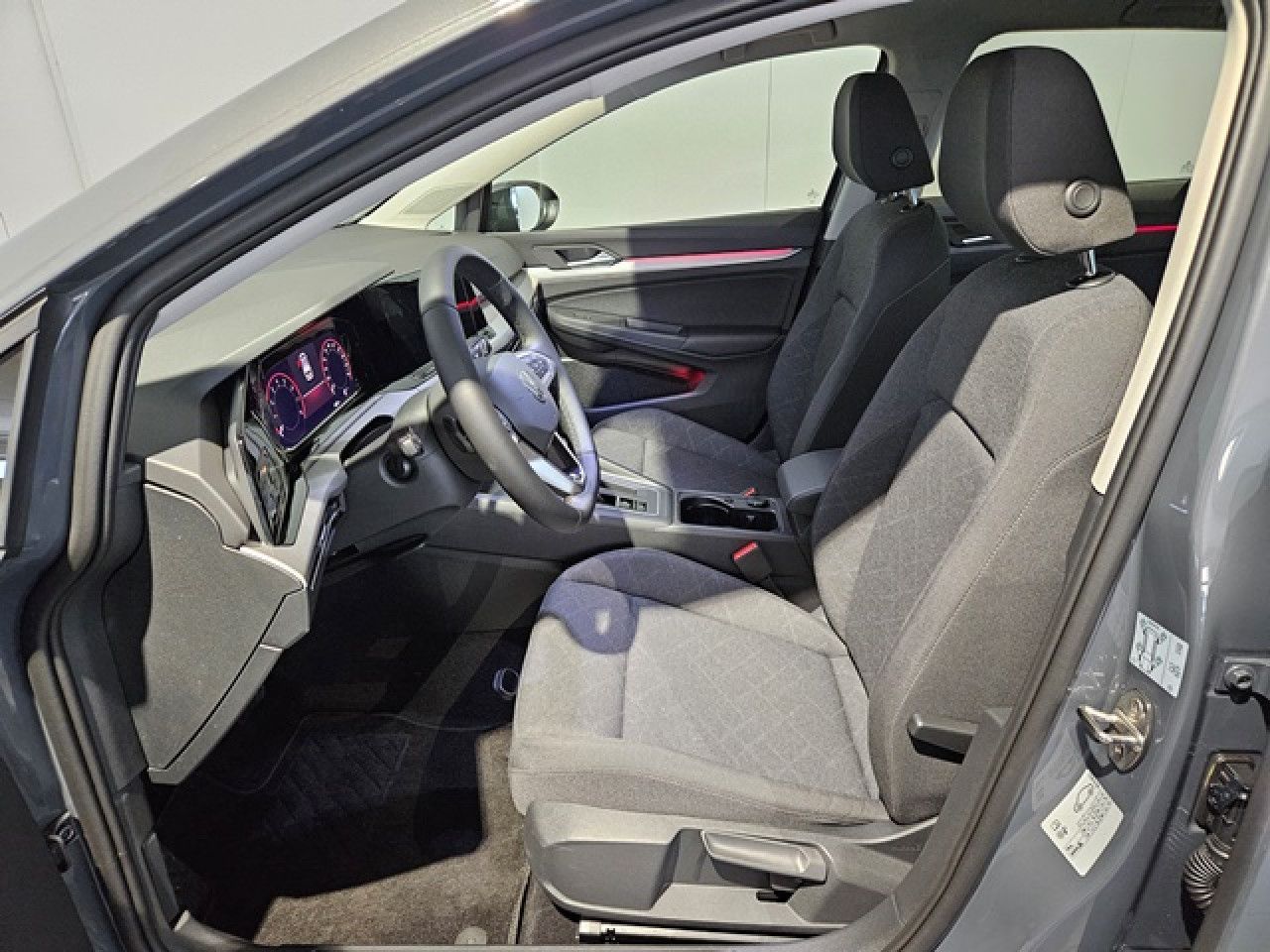 Volkswagen Golf 1.5 eTSI Life DSG - Samsaru's Car Outlet