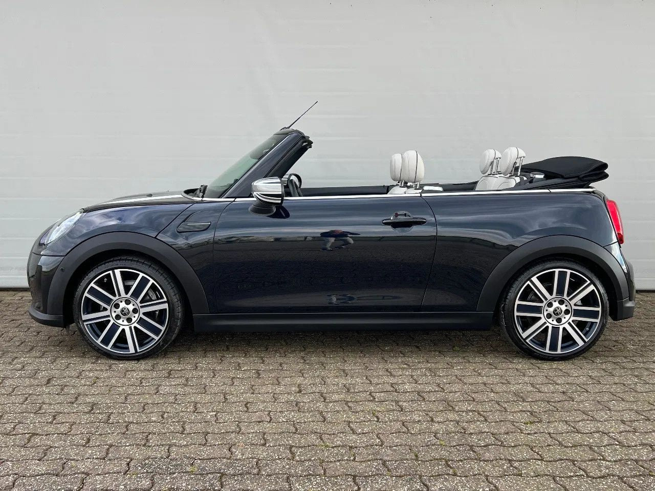 MINI Cooper Cabrio YOURS - Samsaru's Car Outlet