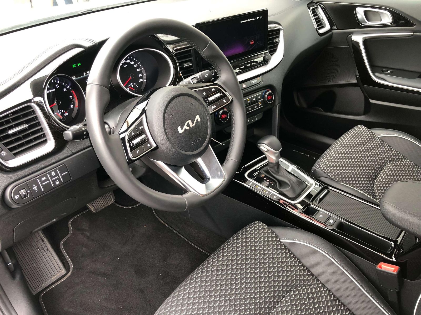 Kia XCeed Vision 1.5T - Samsaru's Car Outlet