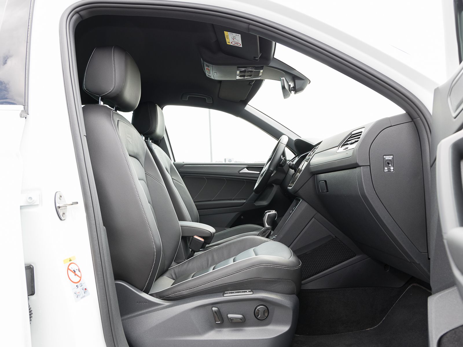 Volkswagen Tiguan 1.4 TSI eHybrid R-Line - Samsaru's Car Outlet