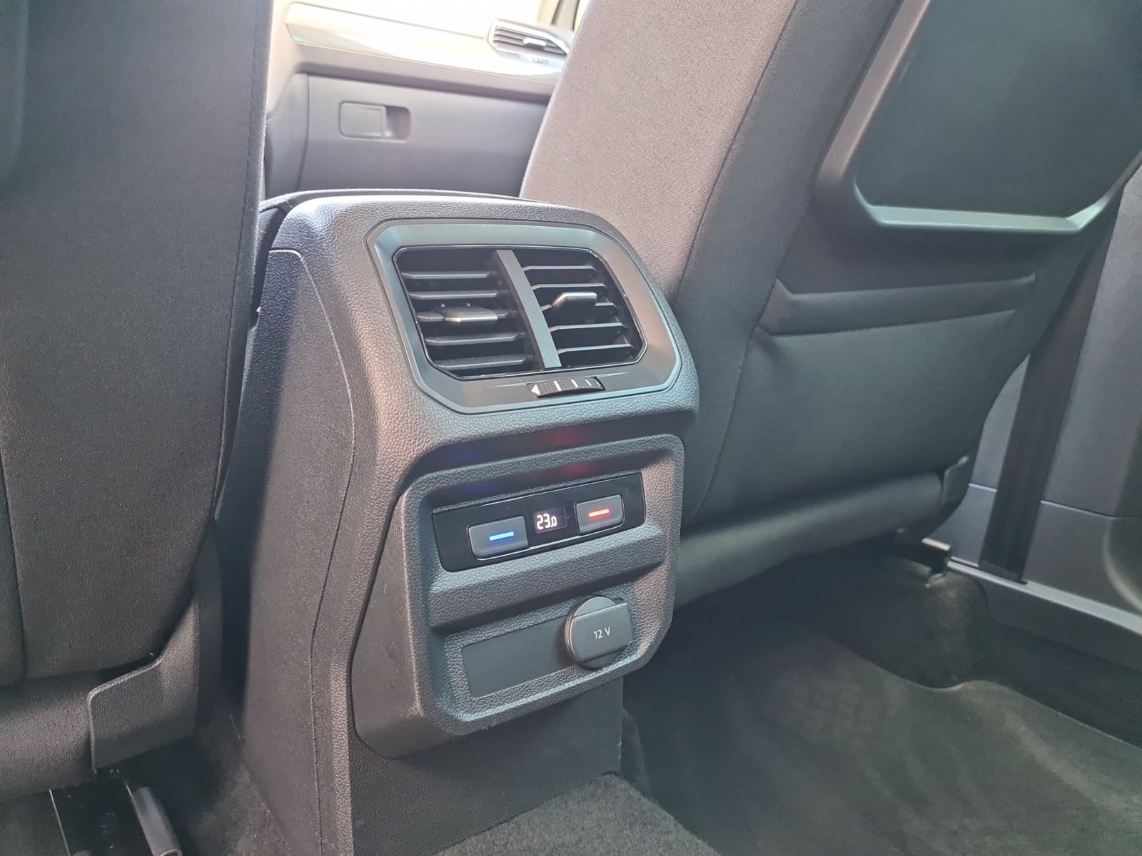 Volkswagen Tiguan 2.0 TDI DSG IQ.DRIVE - Samsaru's Car Outlet