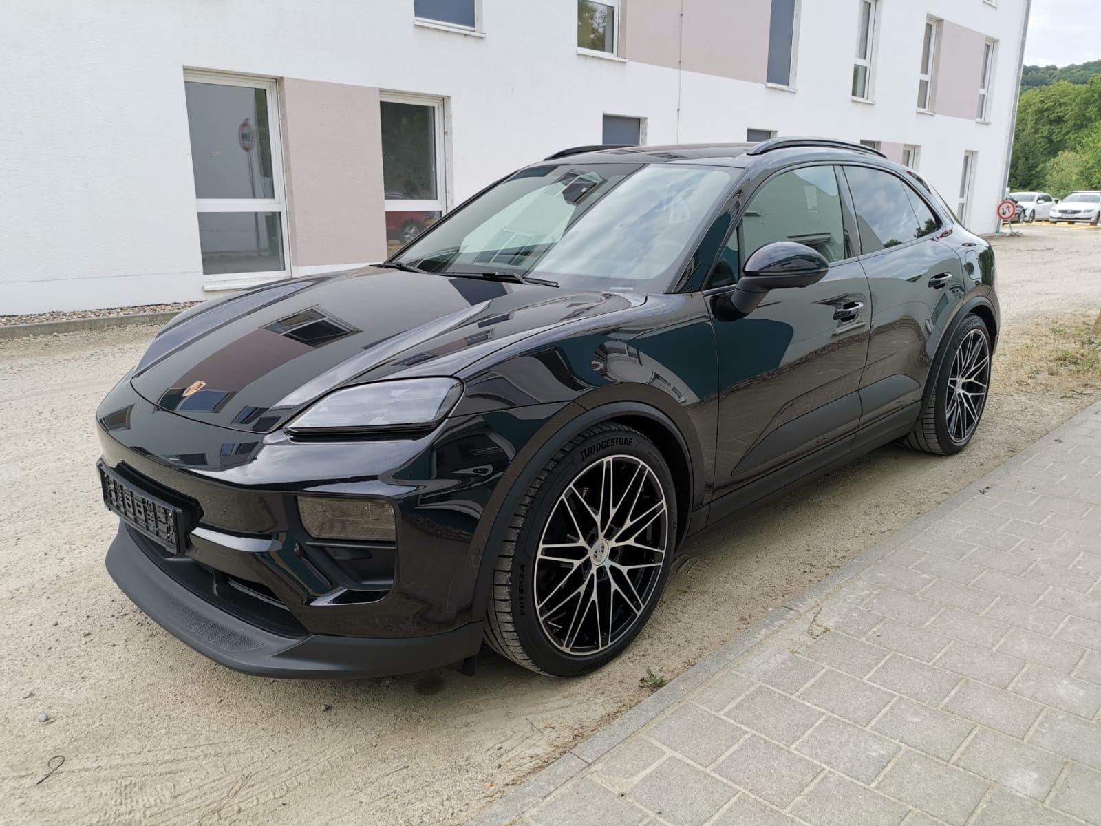 Porsche Macan - Samsaru's Car Outlet