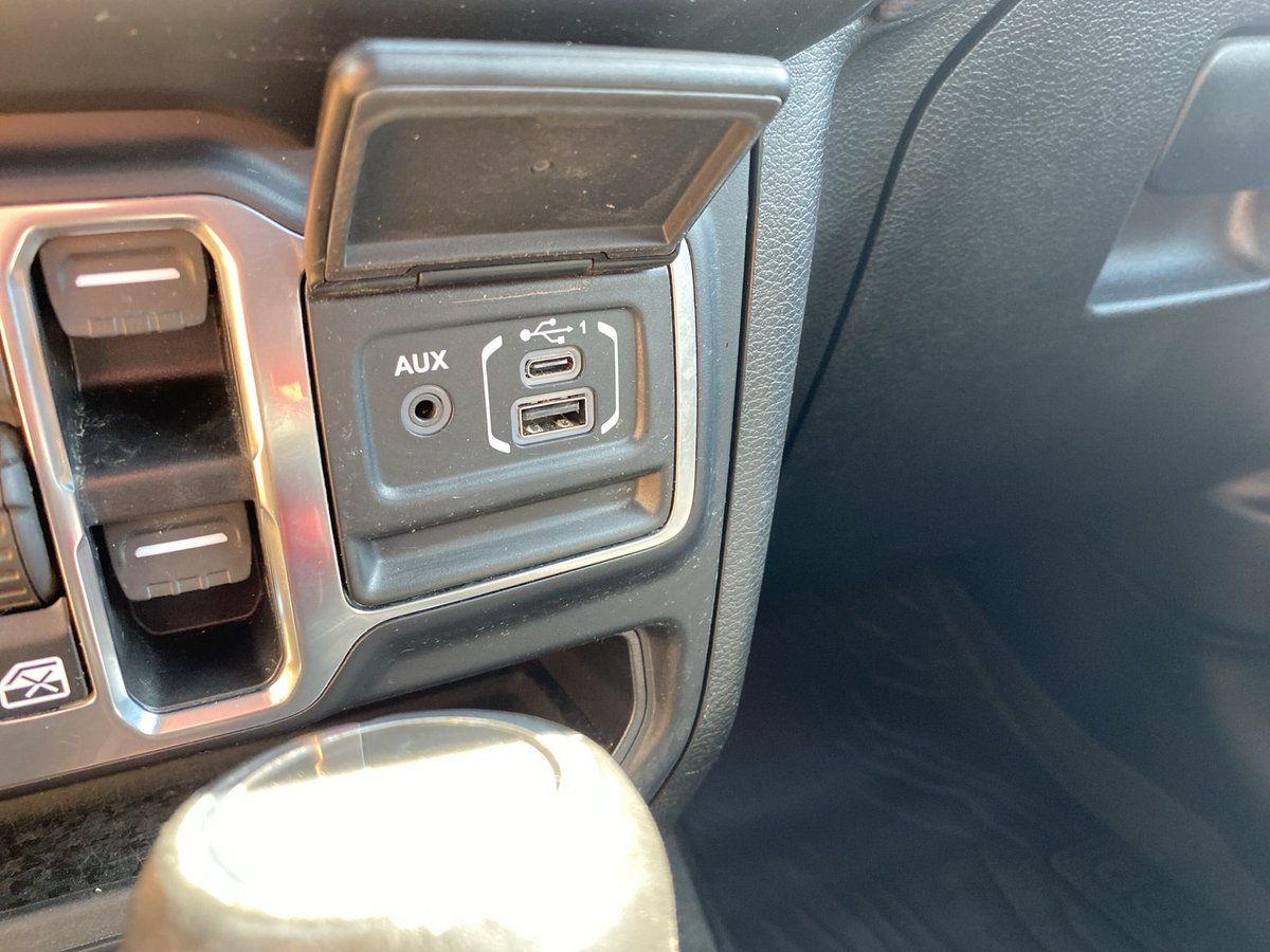 Jeep Wrangler UNLIMITED SAHARA SKY ONE KAMERA+NAVI