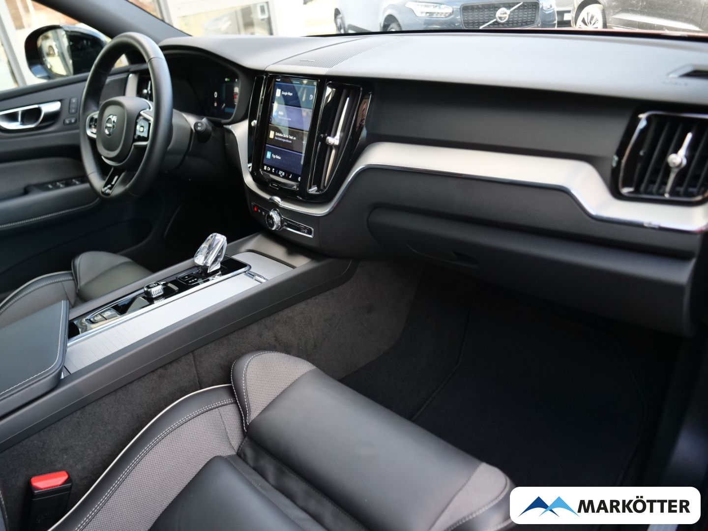 Volvo XC60 B5 AWD Plus Dark AHK/PANO/BLIS/360CAM/