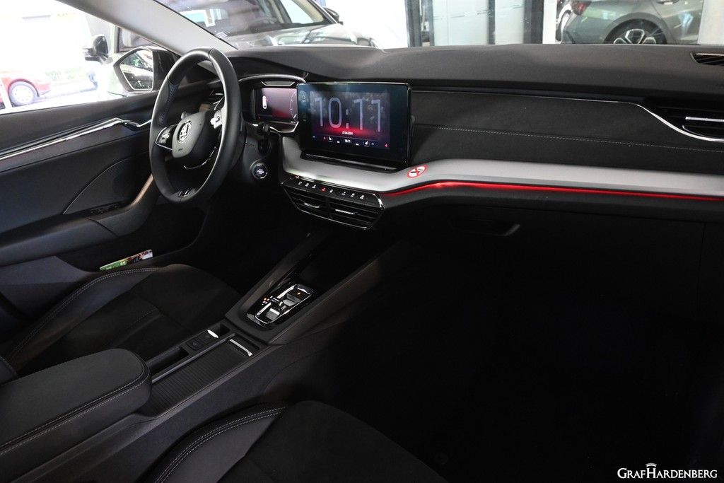Skoda Octavia Combi 2.0 TDI Style - Samsaru's Car Outlet