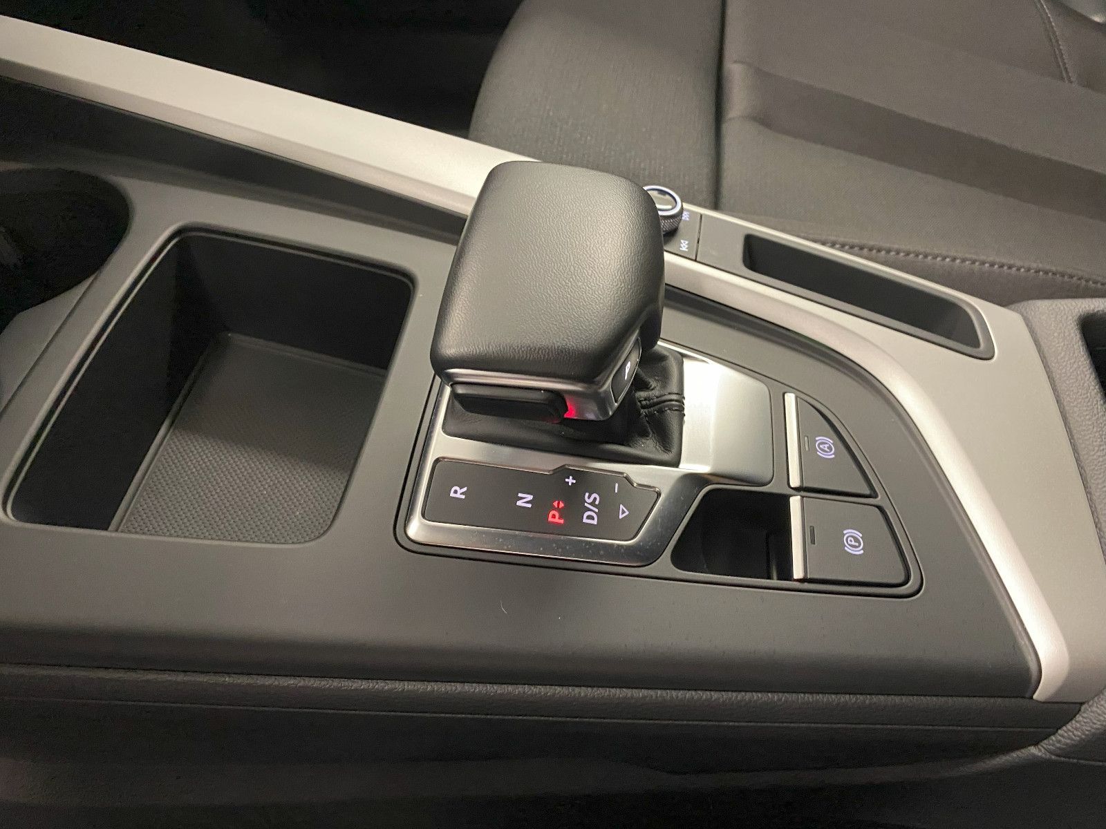 Audi A4 Avant 40 TDI quattro S line - Samsaru's Car Outlet