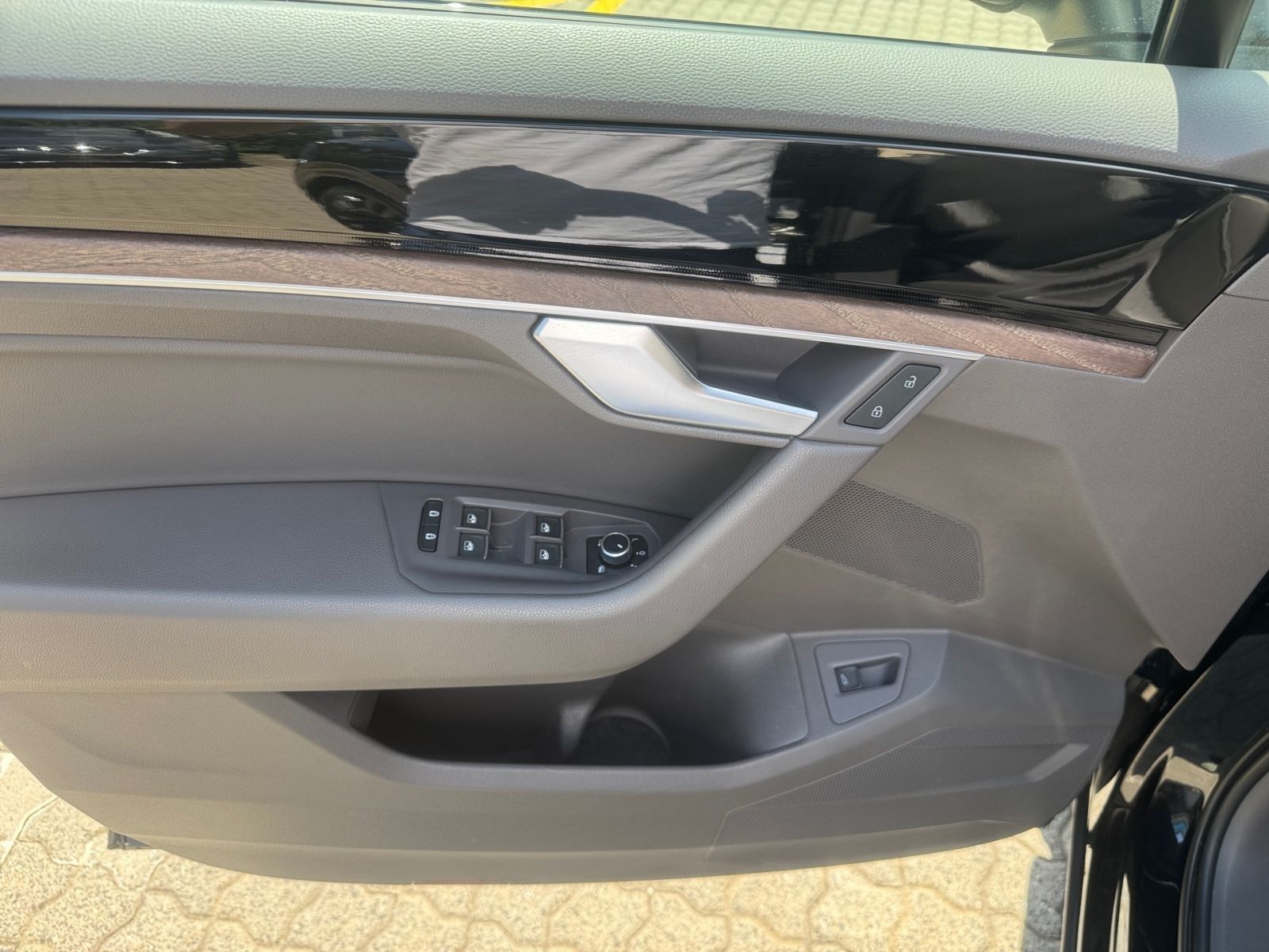 Volkswagen Touareg 3.0 TDI R-Line - Samsaru's Car Outlet