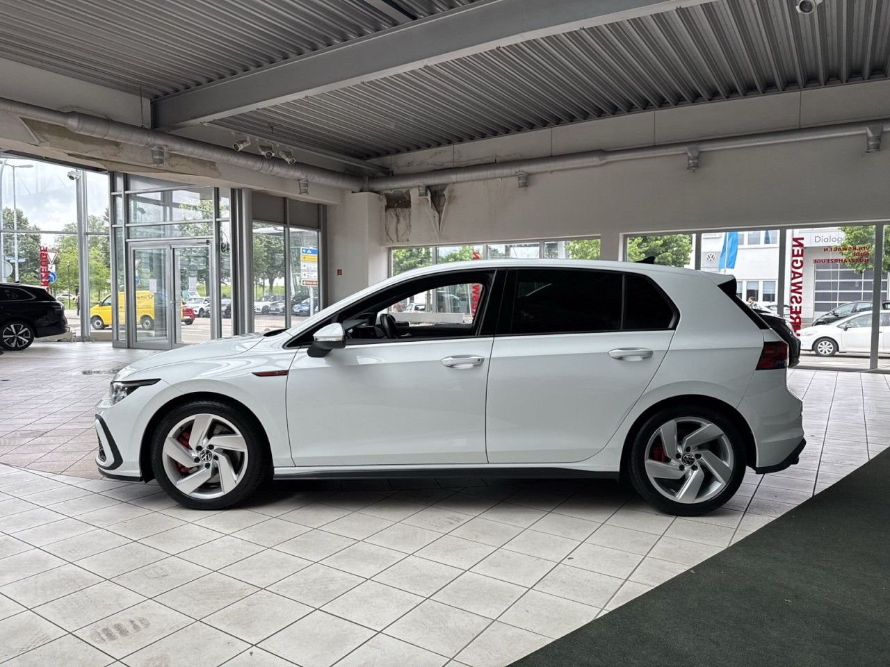 Volkswagen Golf VIII 2.0 GTI DSG - Samsaru's Car Outlet